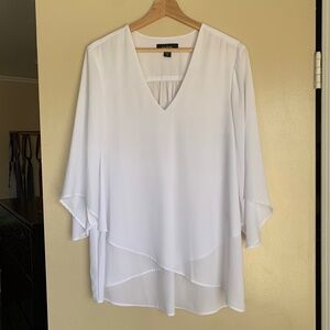 Karen Kane White Bracelet Sleeve Asymmetrical Hem Top Sz.M Silky Crepe V- neck